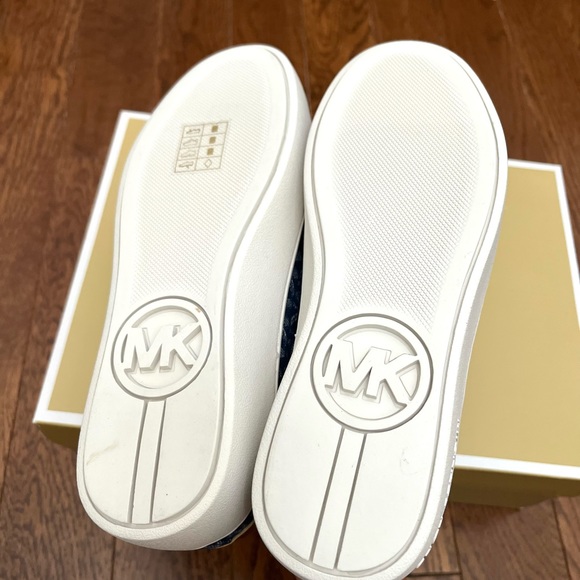 Michael Kors Poppy Sneakers Shoes - Picture 4 of 4